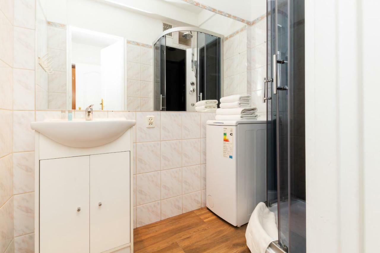 Apartments Gdansk Dworska By Noclegi Renters ภายนอก รูปภาพ